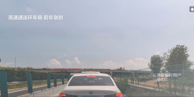 避免170万次碰撞后，鸿蒙智行用曲线为主动安全拓维