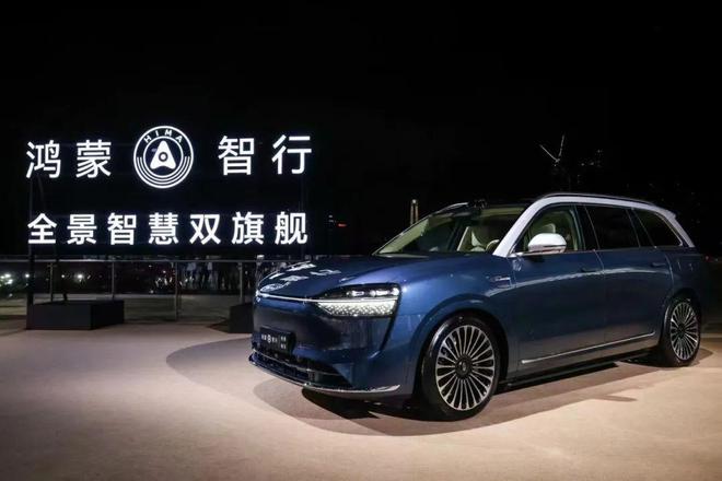 避免170万次碰撞后，鸿蒙智行用曲线为主动安全拓维