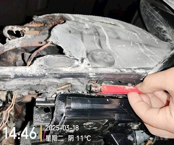 买包烟的工夫奔驰就着火了！车主怀疑是质量问题 鉴定完尴尬了
