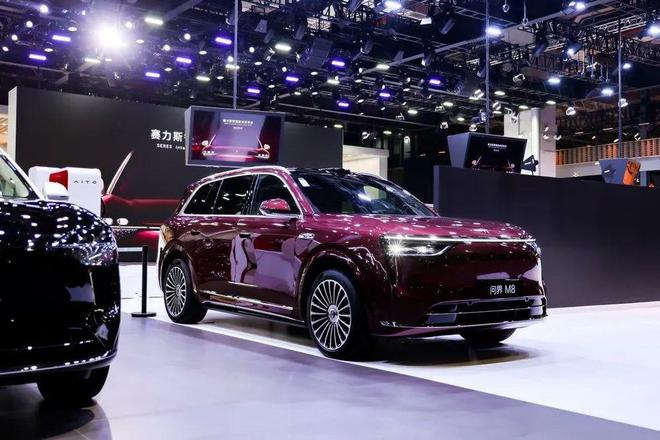 问界M8“力挽狂澜” 赛力斯抢夺“大六座SUV”话语权