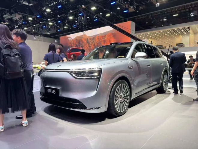 问界M8“力挽狂澜” 赛力斯抢夺“大六座SUV”话语权