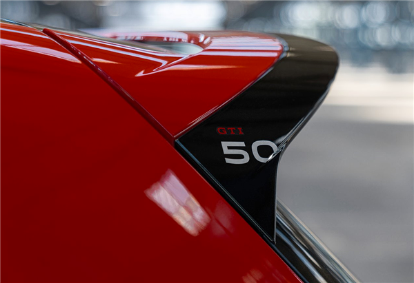 最强大众量产车7分46战纽北！高尔夫GTI 50周年特别版官图