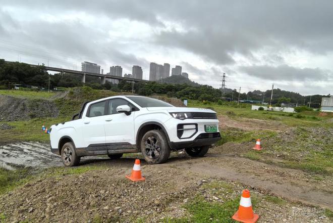 场地体验雷达金刚EM-P 能装又省跑得快
