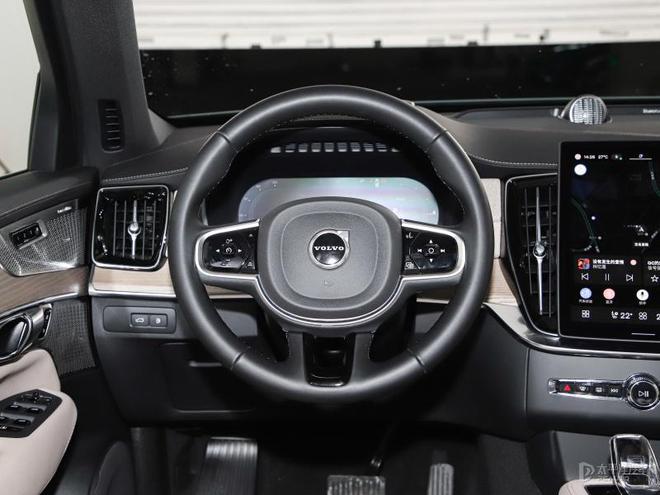 全面焕新更时尚 实拍新款沃尔沃XC90 PHEV
