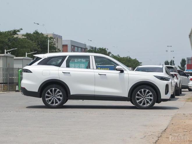 奇瑞瑞虎8 PLUS乘风版和瑞虎8L长虹版上市 限时10.69万元起