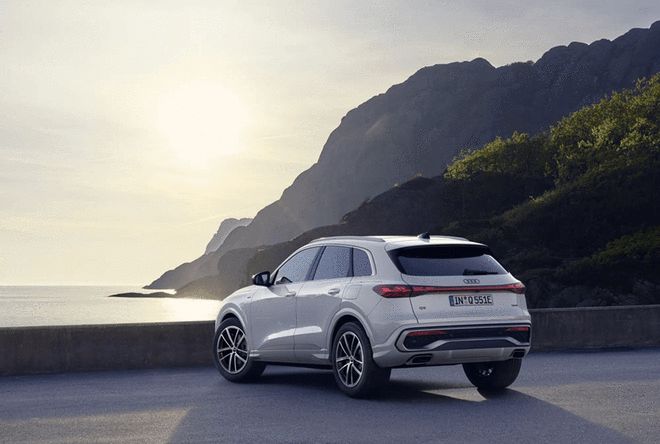 纯电续航100km/三屏座舱 全新奥迪Q5插混版官图发布