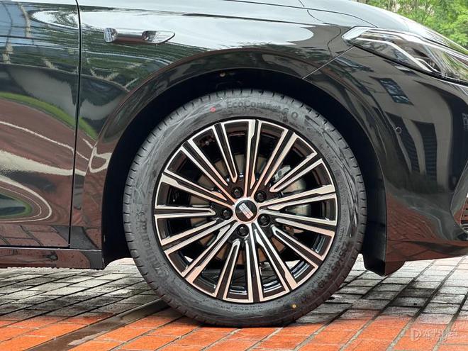 吉利银河A7正式亮相 亏电油耗2.67L 综合续航超2100km