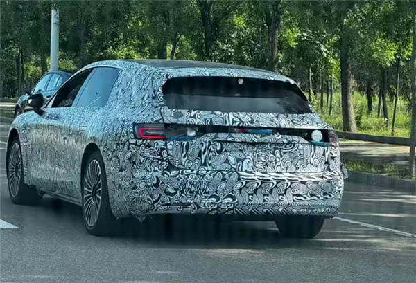 国产首款豪华旅行车！享界S9旅行版谍照更新：今秋正式发布