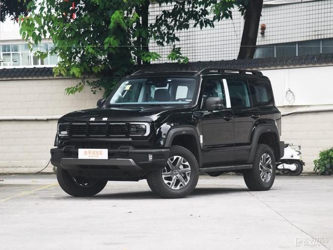 BJ40燃油限时12.69万起，标配牵引资质，越野性能引爆期待