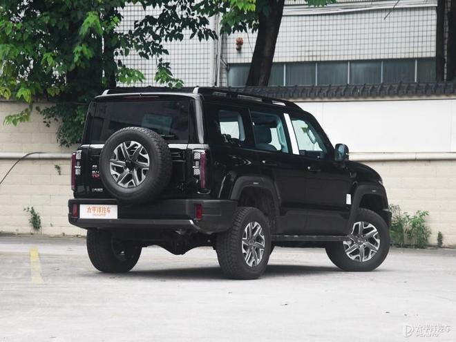 BJ40燃油限时12.69万起，标配牵引资质，越野性能引爆期待