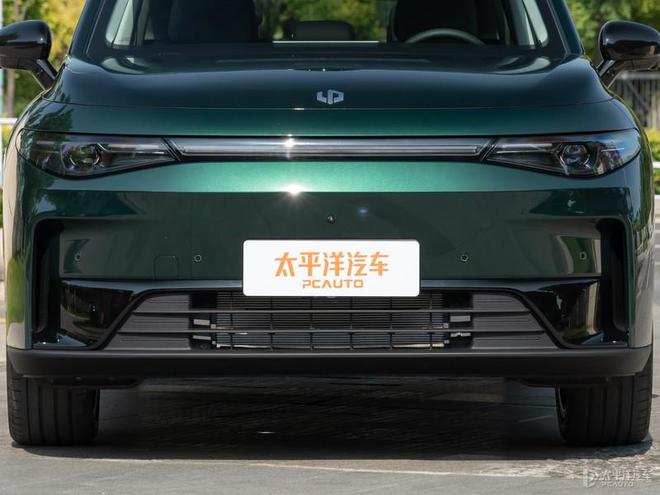 零跑C16登顶20万内中大型SUV销量冠军