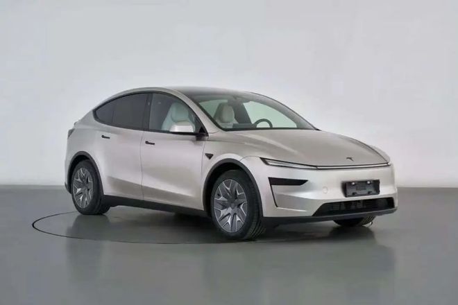 Model Y遭遇纯电大六座挑战，谁能笑到最后？