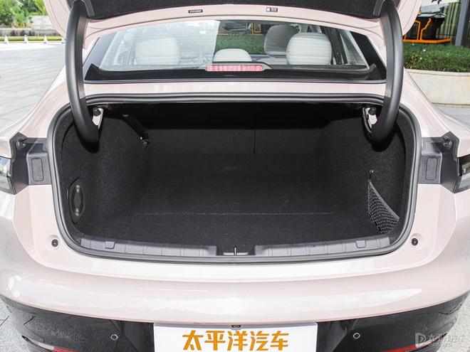 零跑B01震撼上市！8.98万起，智能轿跑专为年轻人而来