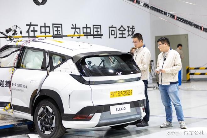北京现代亿元碰撞测试：10万级纯电SUV的科技革命