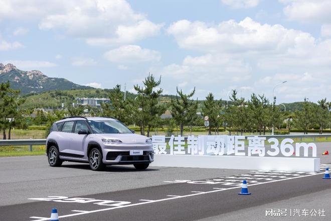 北京现代亿元碰撞测试：10万级纯电SUV的科技革命