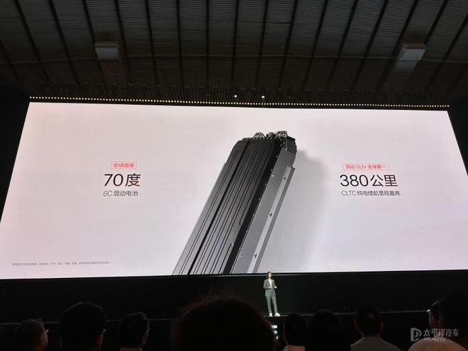 极氪9X内饰公布 2.0T三电机插混/零百3.1秒/续航380km 对标库里南