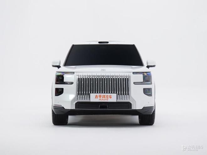 极氪9X内饰公布 2.0T三电机插混/零百3.1秒/续航380km 对标库里南