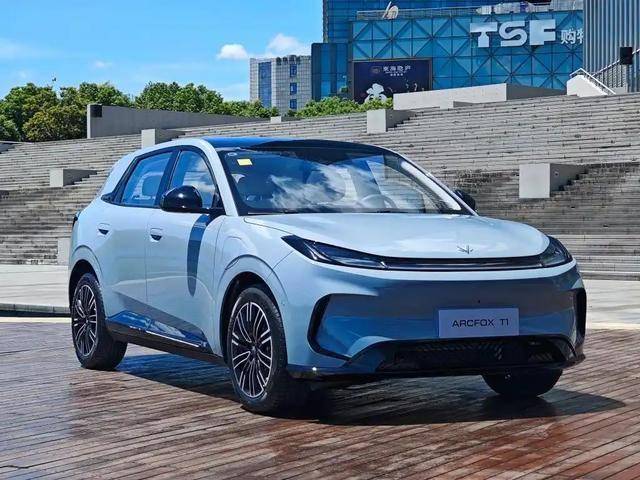 6.88万起售！极狐T1凭啥预售2小时爆单超1.1万？