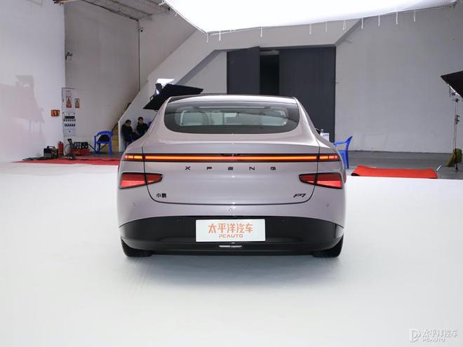 小鹏P7实车惊艳亮相！今晚预售开启，续航飙升820km