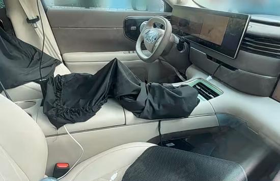 智己LS9续航大揭秘：综合超1500km，出行无忧！