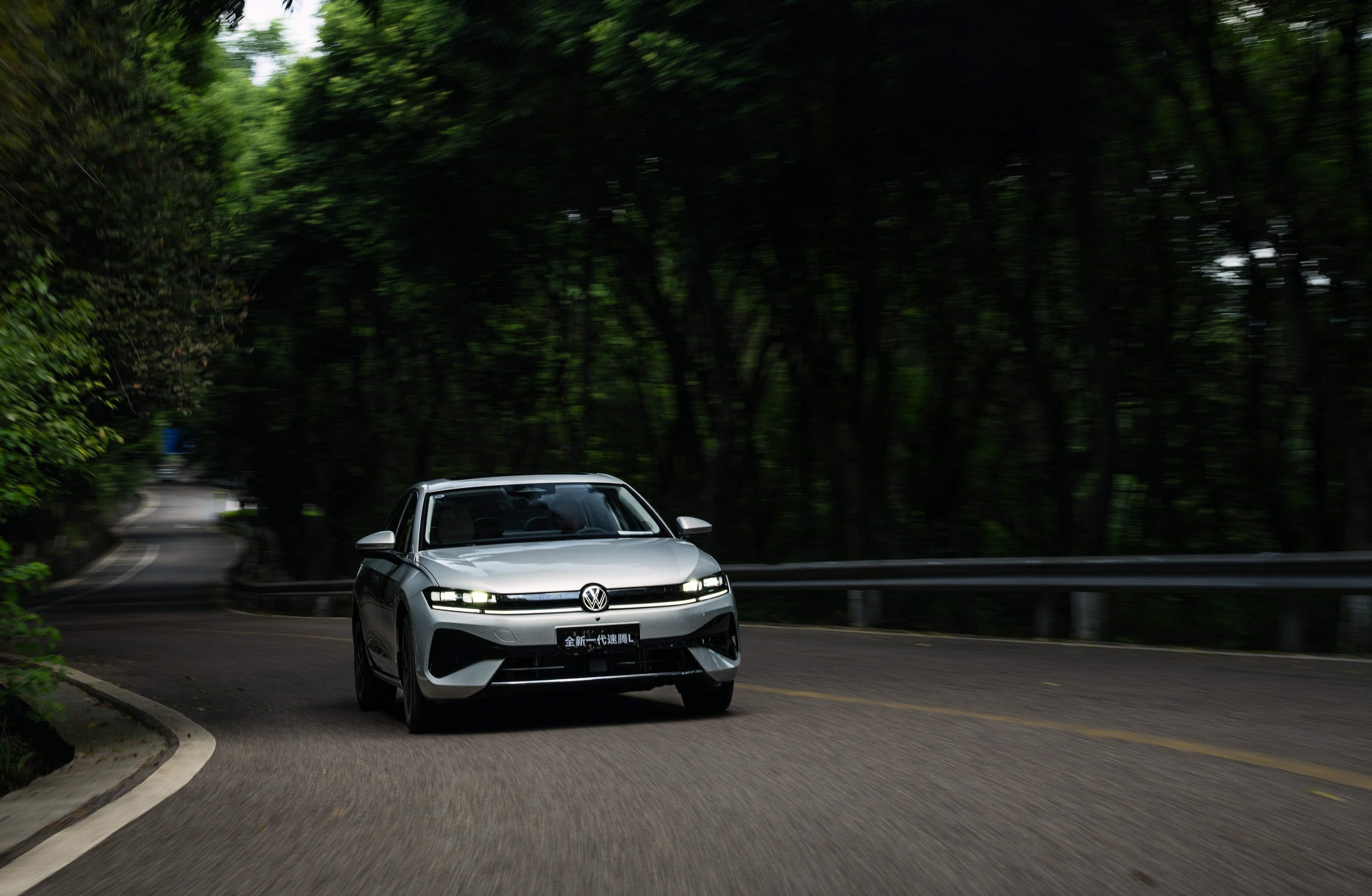 300TSI三款车型11.49万起！全新速腾L成都上市，置换补贴8000元+3年道路救援