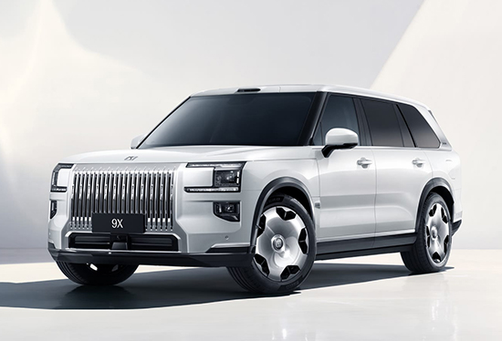 极氪9X预售47.99万起3秒破百的混动SUV，双电机+6C电池成最大杀器