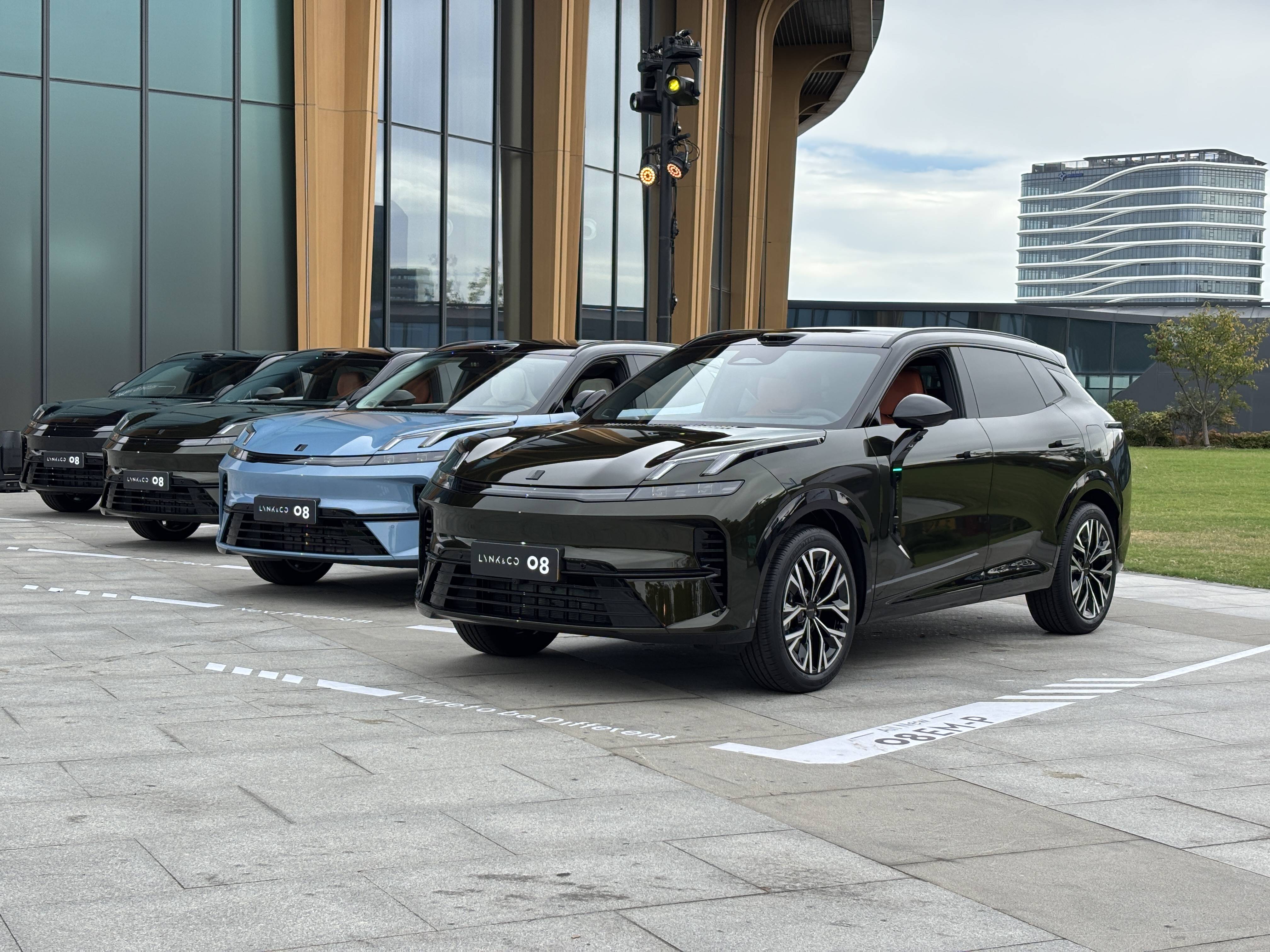 新款领克08 EM-P上市15.98 万起！激光雷达全系标配，700TOPS算力碾压20万级竞品