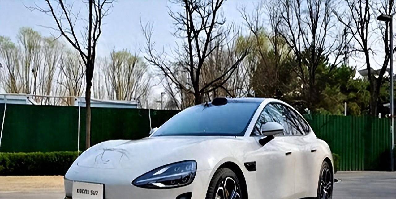 22万入手小米SU7，过年开亲戚特斯拉一比对：性能续航智能，哪款才是真香之选？