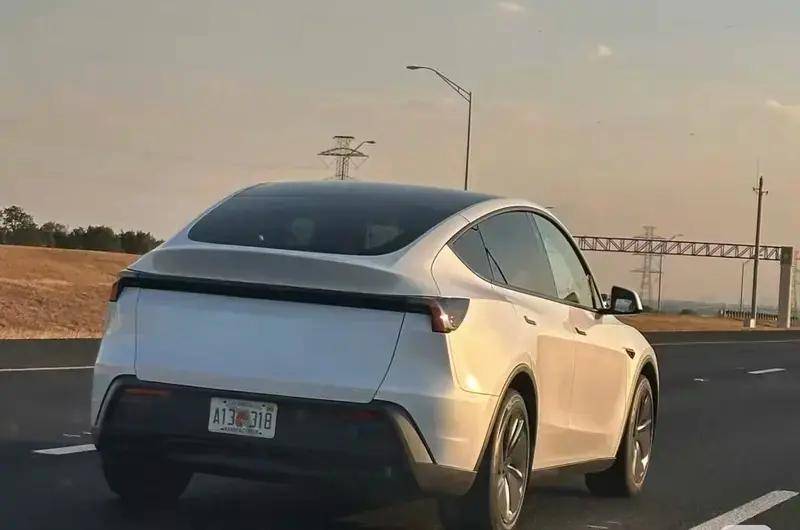 特斯拉Model Y Standard售价曝光：39990美元，10月7日开抢