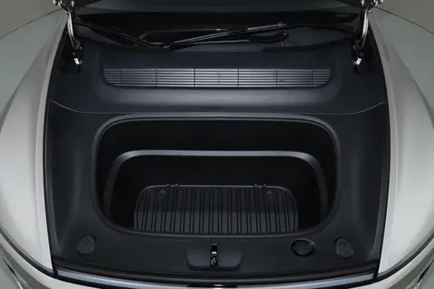 特斯拉Model Y L内饰加价8000元救市，3排加热+后排屏全配齐
