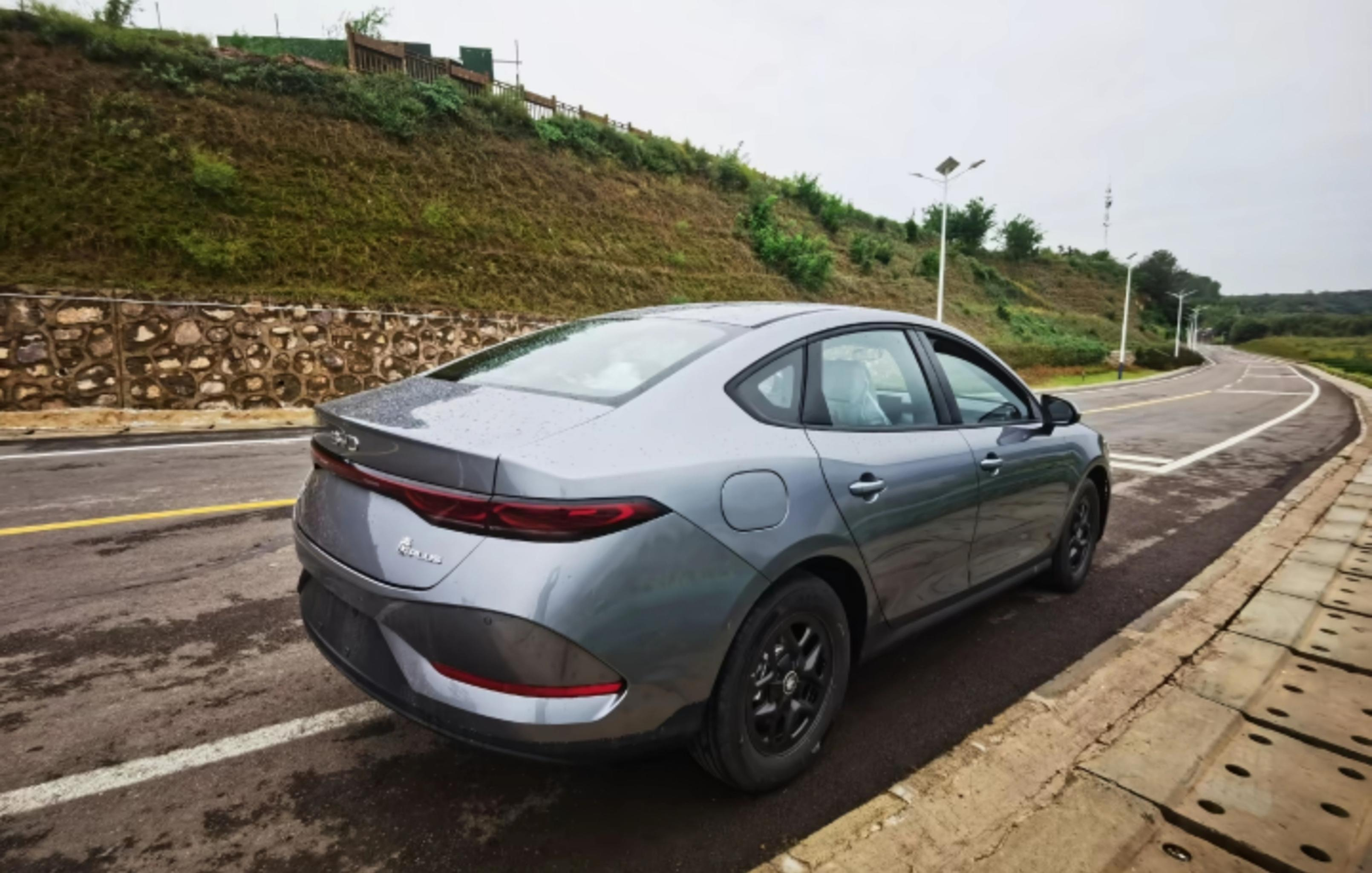 秦PLUS2025款实车