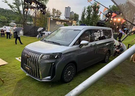 北汽锐胜M8携4种动力11.5预售，3200mm轴距碾压同级