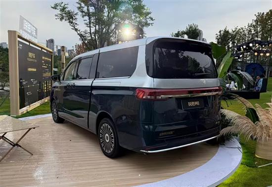 北汽锐胜M8携4种动力11.5预售，3200mm轴距碾压同级