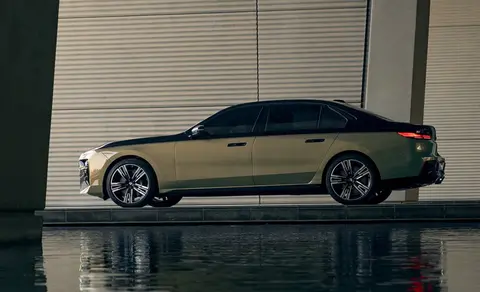 91.9万起不加价！2026款宝马7系标配夹层玻璃