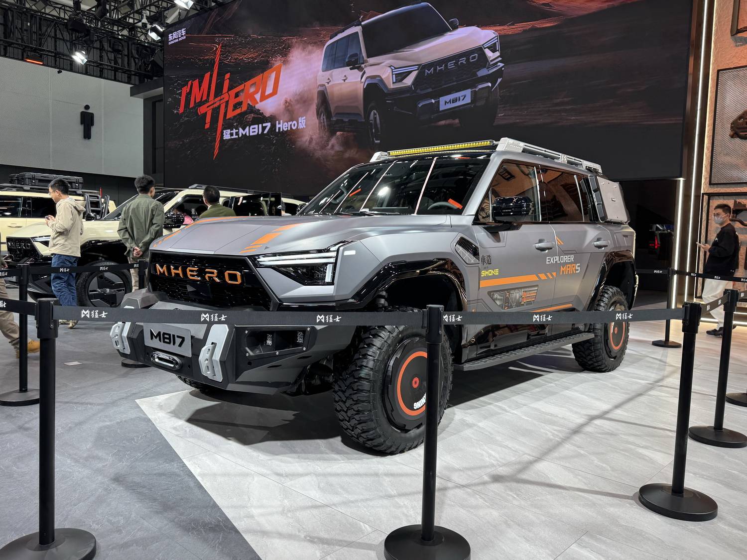 猛士M817 Hero版30 万封神！华为赋能 + 1300 公里续航