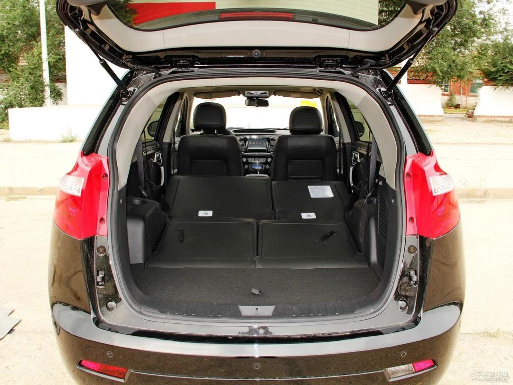 吉利豪情SRV后备箱空间