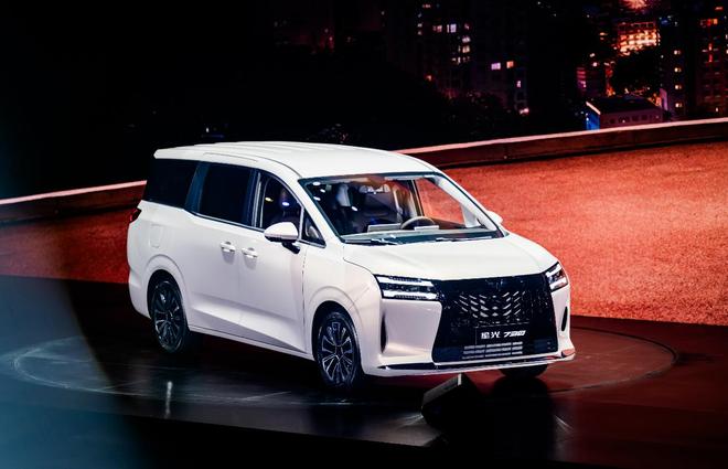 续航1100km+亏电5.3L，星光730三种动力任选，7.3万买7座MPV超香