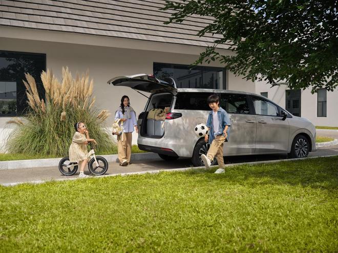 续航1100km+亏电5.3L，星光730三种动力任选，7.3万买7座MPV超香