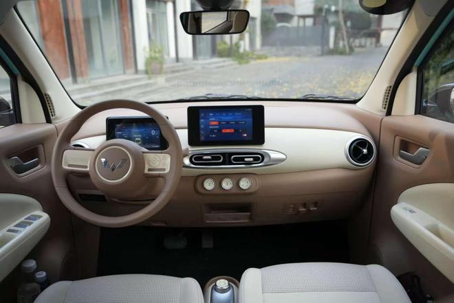 每公里使用成本5分钱 宏光MINIEV四门版XX万元起