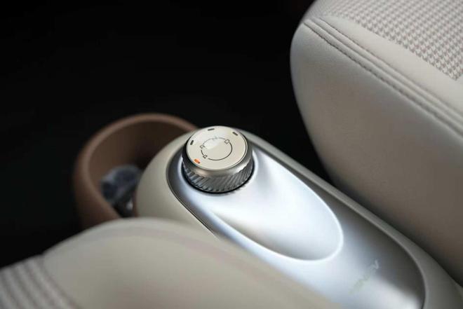 每公里使用成本5分钱 宏光MINIEV四门版XX万元起