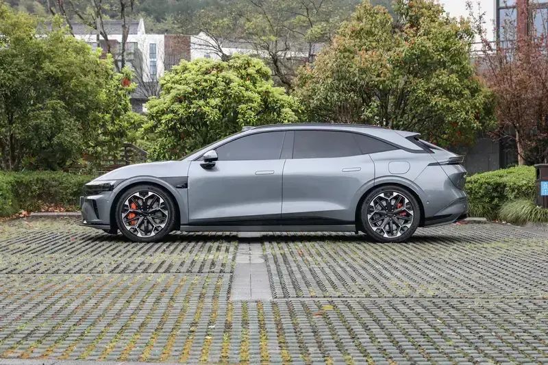 极氪007GT新增云雾粉车色6000元配置限时免费，黑紫内饰同步解锁