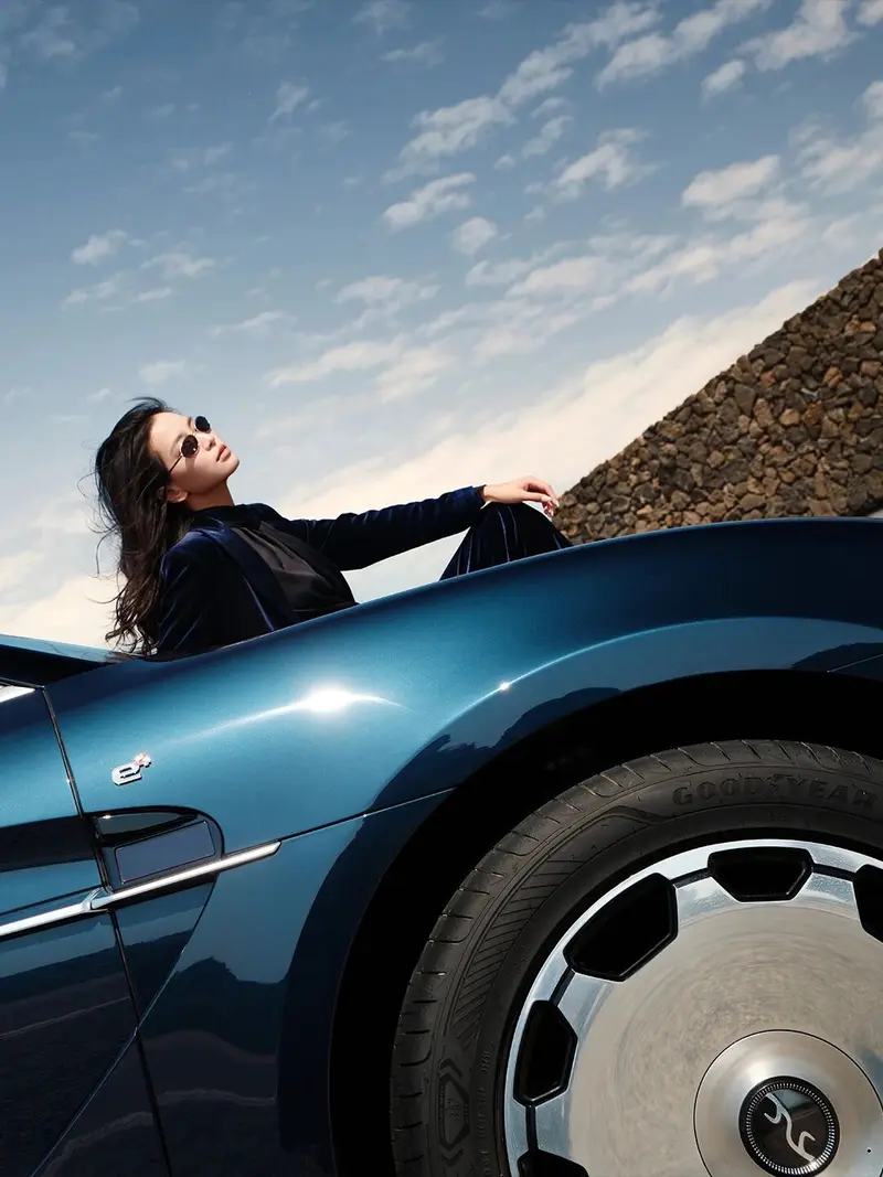 仰望U7全新车色将亮相广州车展，1300马力性能再引关注