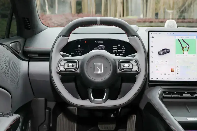 极氪007GT新增云雾粉车色6000元配置限时免费，黑紫内饰同步解锁