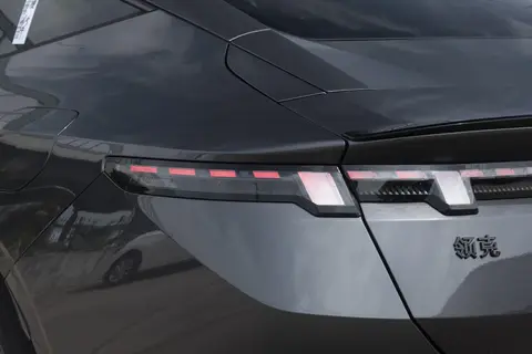 限时直降1万！领克10 EM-P新车型16.58万起，双叉臂+高阶辅助配齐