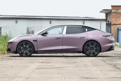 限时直降1万！领克10 EM-P新车型16.58万起，双叉臂+高阶辅助配齐