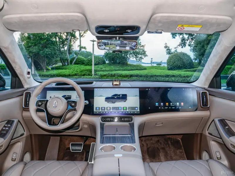 问界M8混动版内饰