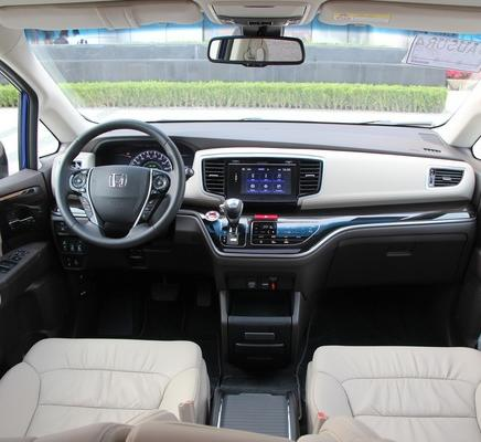 本田奥德赛4座版豪华内饰，展示独立航空座椅及隔断设计