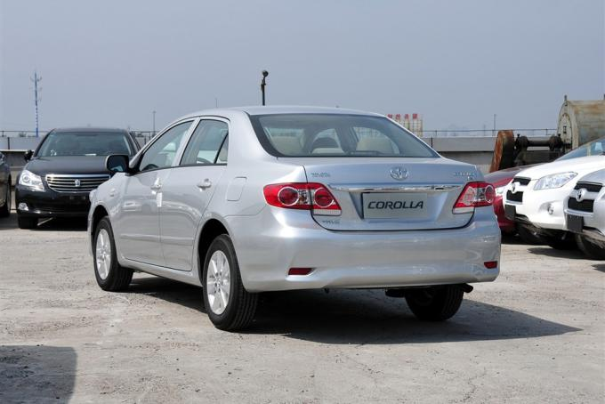 丰田卡罗拉1.6L外观