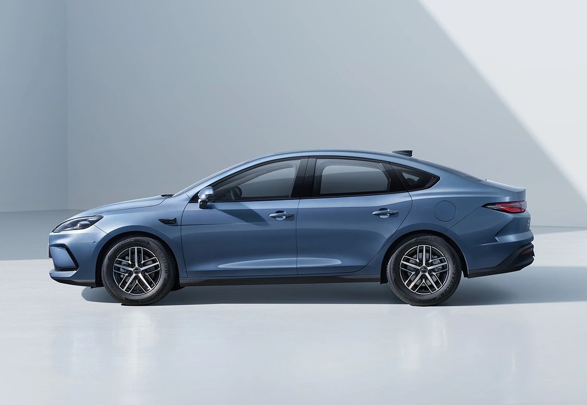 比亚迪海豹05DM-i/06DM-i长续航版上市，售8.98万元起