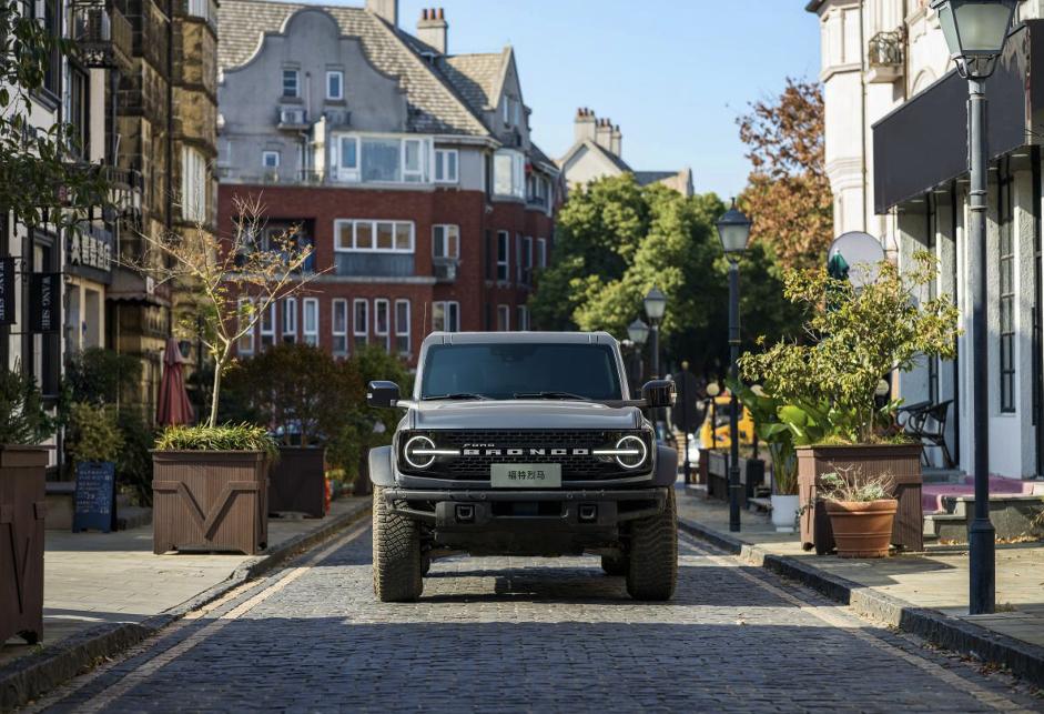 2026款福特烈马正式上市售价29.98万元起，标配540°透明底盘+全时四驱